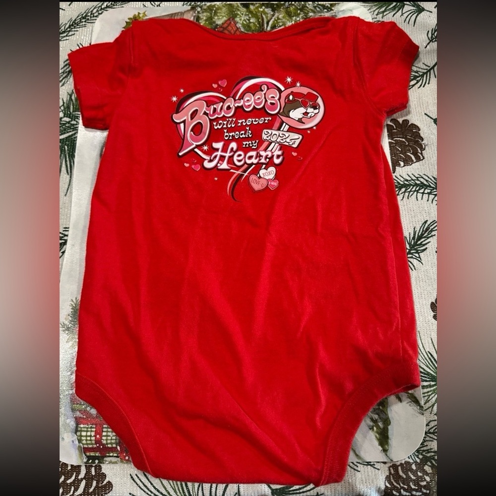 Buc-ee’s 2024 Valentines onesie - Picture 2 of 3